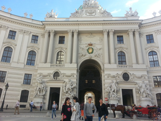 hofburq sarayının onunde