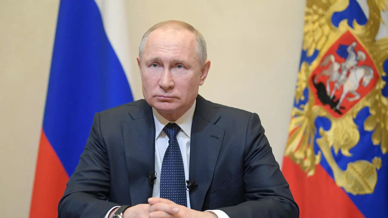 Putin delays vote enabling him to stay in power due to coronavirus ...