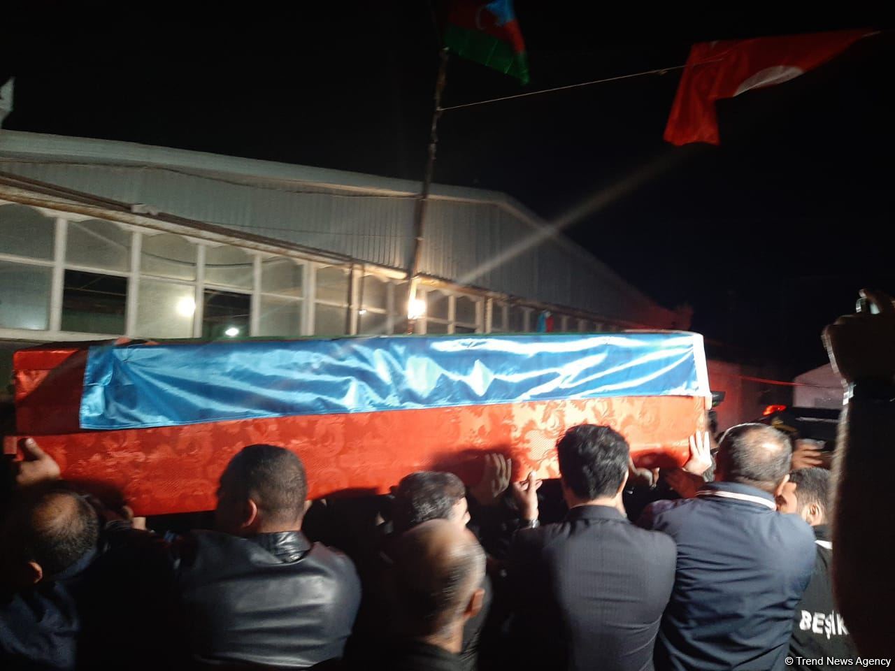 Тела журналистов, подорвавшихся на мине в Кельбаджаре, доставлены в Баку (ФОТО) - Gallery Image