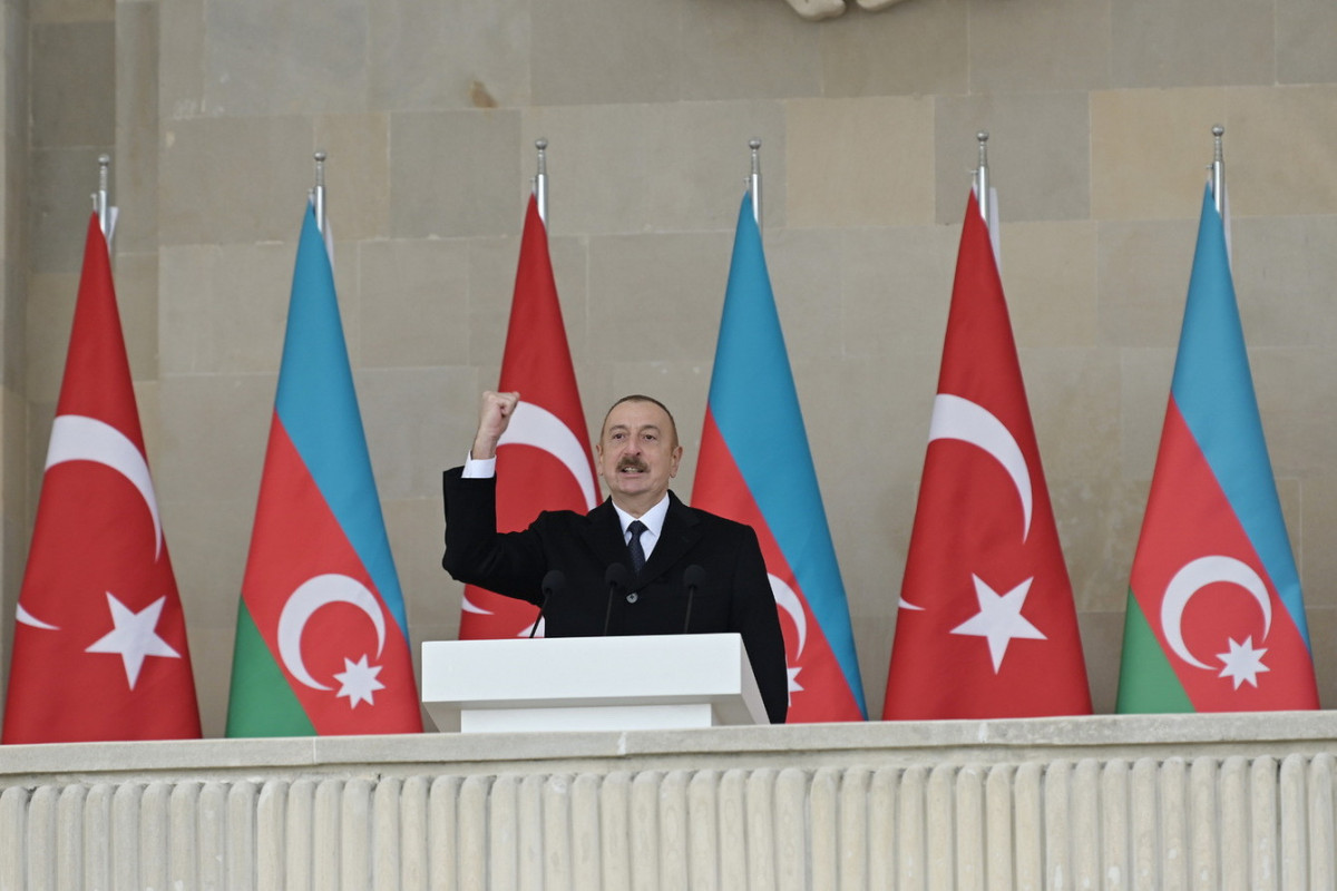 Президент Ильхам Алиев на Параде в честь Победы Азербайджана в Отечественной войне