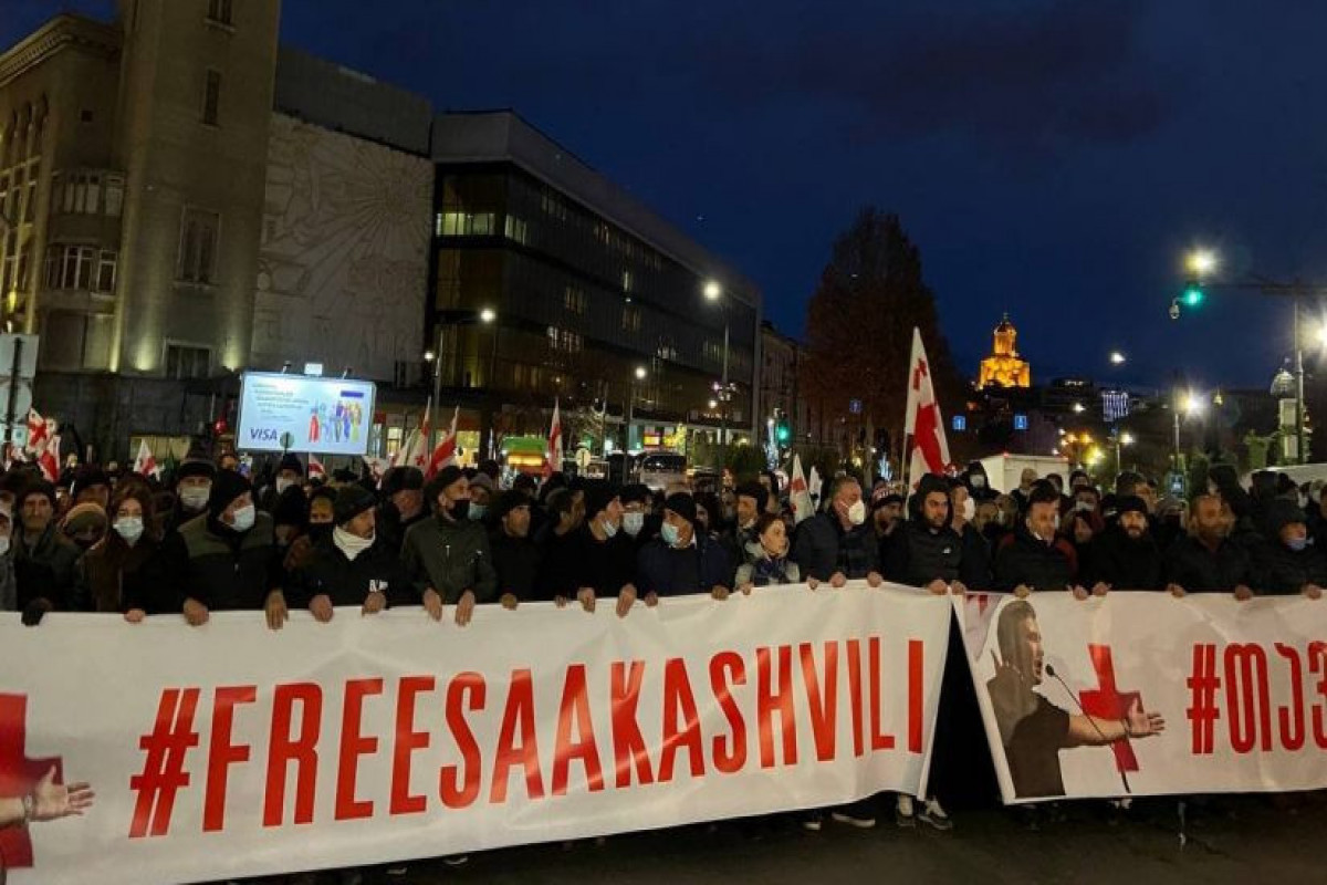В Тбилиси проходит акция с требованием об освобождении Саакашвили 